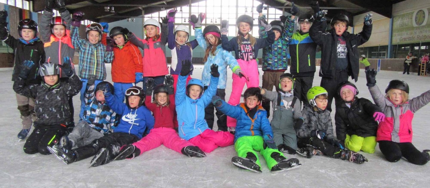 Klasse 4b auf dem Eis, © GM Grassau / J. Stiegler Klasse 4b auf dem Eis, © GM Grassau / J. Stiegler
