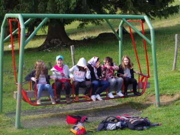 schaukelnde Schüler, © GM Grassau / P. Dorsch