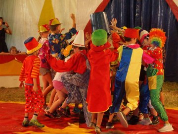 Zirkusprojekt - Clowns in der Manege, © GM Grassau / J. Stiegler