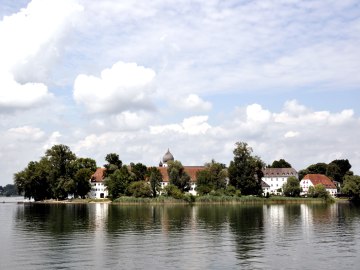 Blick vom Boot auf die Fraueninsel, © Bauer