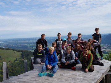 Klasse 6b an der Drachenfliegerrampe in Marquartstein, © GM Grassau / P. Dorsch