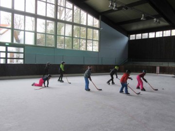 Hockeyspielende Kinder, © GM Grassau / J. Stiegler