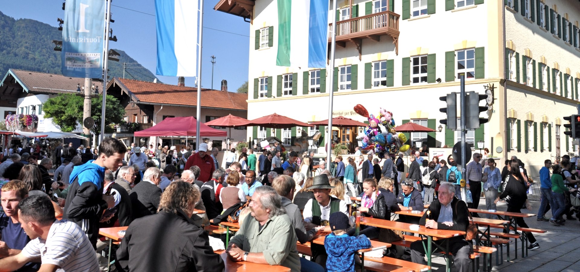 Kirchplatz in Grassau Michaelimarkt, © Bauer