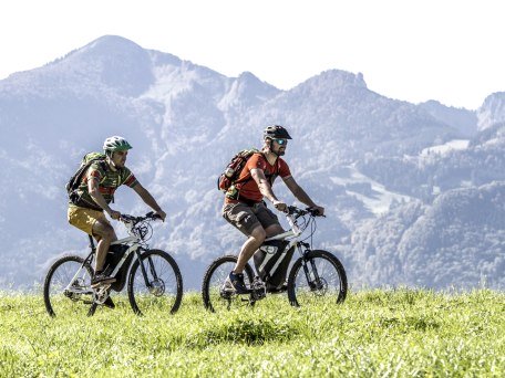 Radtour zu Füßen der Chiemgauer Alpen., © Chiemgau Tourismus