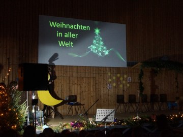 Bühne der Weihnachtsfeier, © Gaby Henke