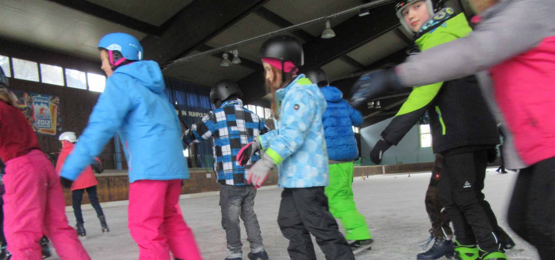 Kinder beim Schlittschuhlaufen, © GM Grassau / J. Stiegler