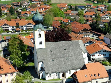 Luftbild Kirche Grassau, © Public-Design, Hans Vodermayer