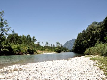 Die Tiroler Ache fließt direkt durch das Grassauer Gemeindegebiet., © Bauer