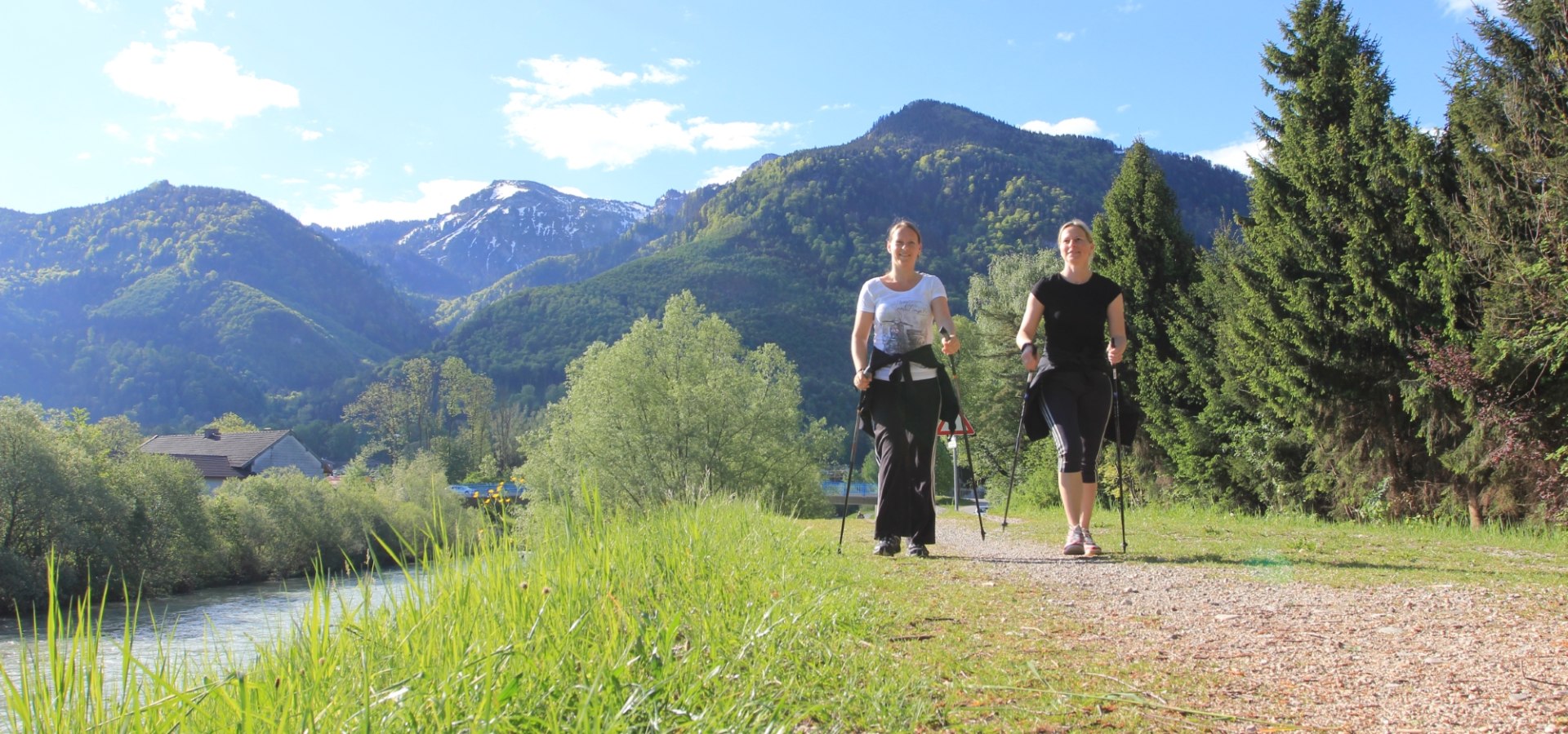genial vital Nordic Walking Strecke entlang der Tiroler Ache.