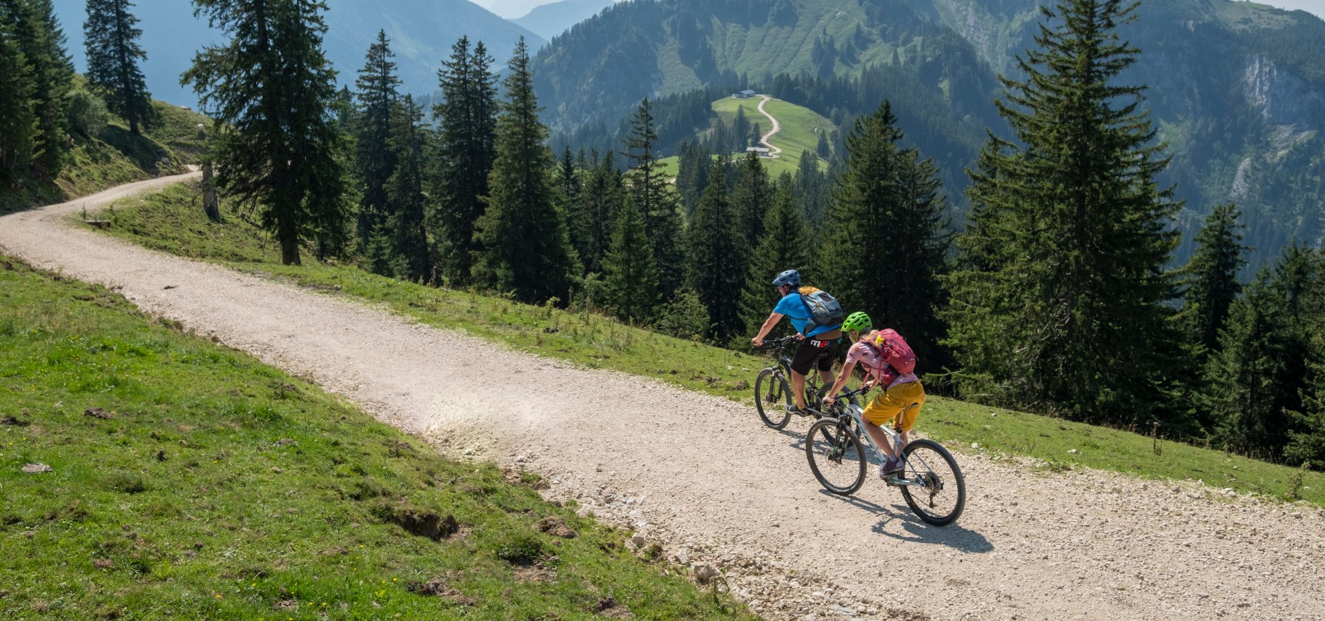 Mountainbiker auf dem Weg zur Piesenhausener Hochalm in den Chiemgauer Alpen., © Chiemgau Tourismus e.V. 
