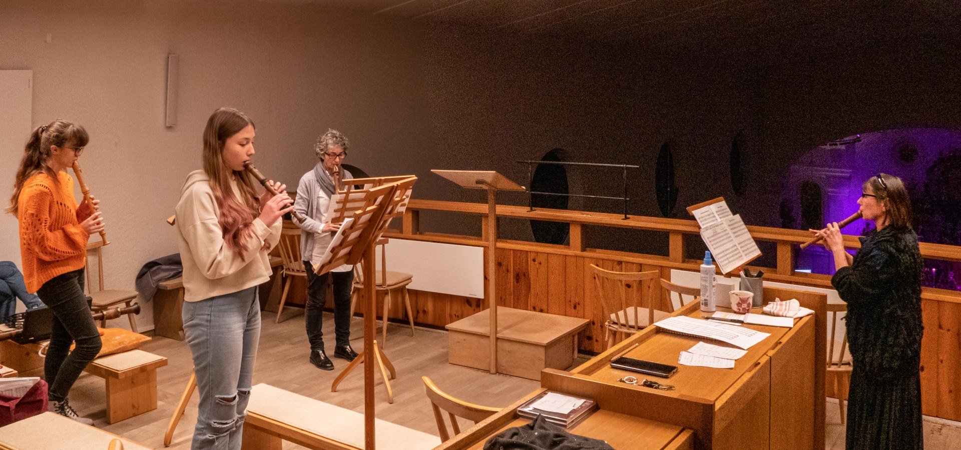 Luise Stopfer (von links),Sophia Brandstetter, Irmin Demler, Maria Blank begleiten als  Renaissance Blockflötenquartett den Gottesdienst in der Unterwössner Pfarrkirche musikalisch, © Musikschule, Ludwig Flug