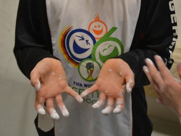 Hände eines Schülers, © GM Grassau / C. Tonkovic
