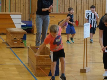 Geschicklichkeit beim Spielefest, © GM Grassau / G. Henke