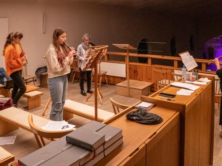Luise Stopfer (von links),Sophia Brandstetter, Irmin Demler, Maria Blank begleiten als  Renaissance Blockflötenquartett den Gottesdienst in der Unterwössner Pfarrkirche musikalisch, © Musikschule, Ludwig Flug