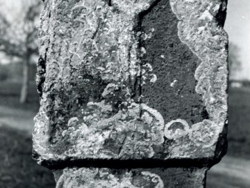 Laterne mit dem Relief des Gekreuzigten, © Kamm Erich