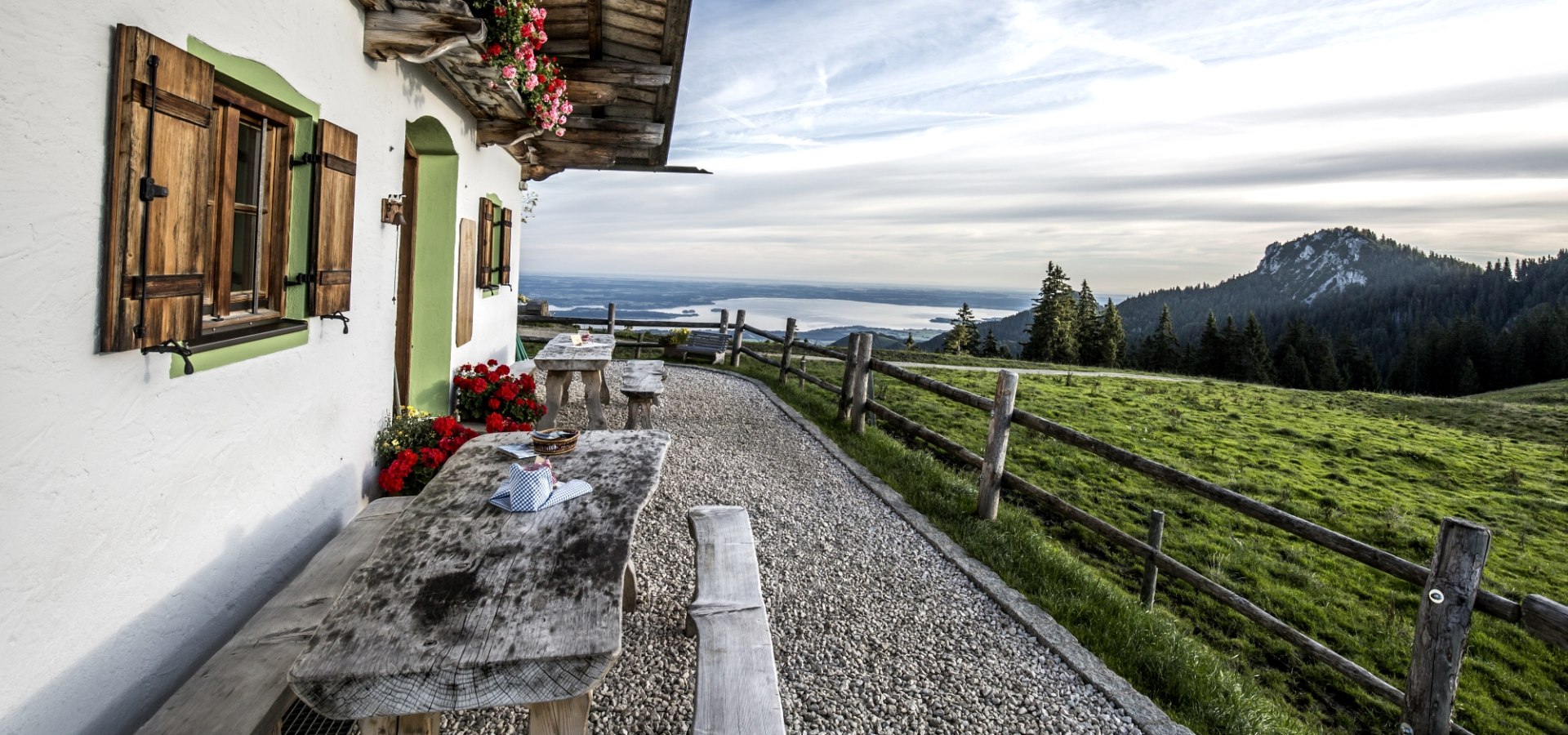 Piesenhausener Hochalm mit Blick auf den Chiemsee, © Chiemgau Tourismus