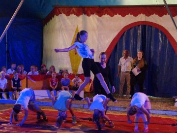 Zirkusprojekt - Seiltanz mit Hindernissen, © GM Grassau / J. Stiegler