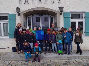 Klasse 4a Unterrichtsgang zum Thema Gemeinde, © GM Grassau / K. Entfellner