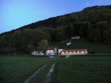 Das Museum Salz und Moor im Klaushäusl in abendlicher Beleuchtung., © Museum Salz und Moor / Stefan Kattari